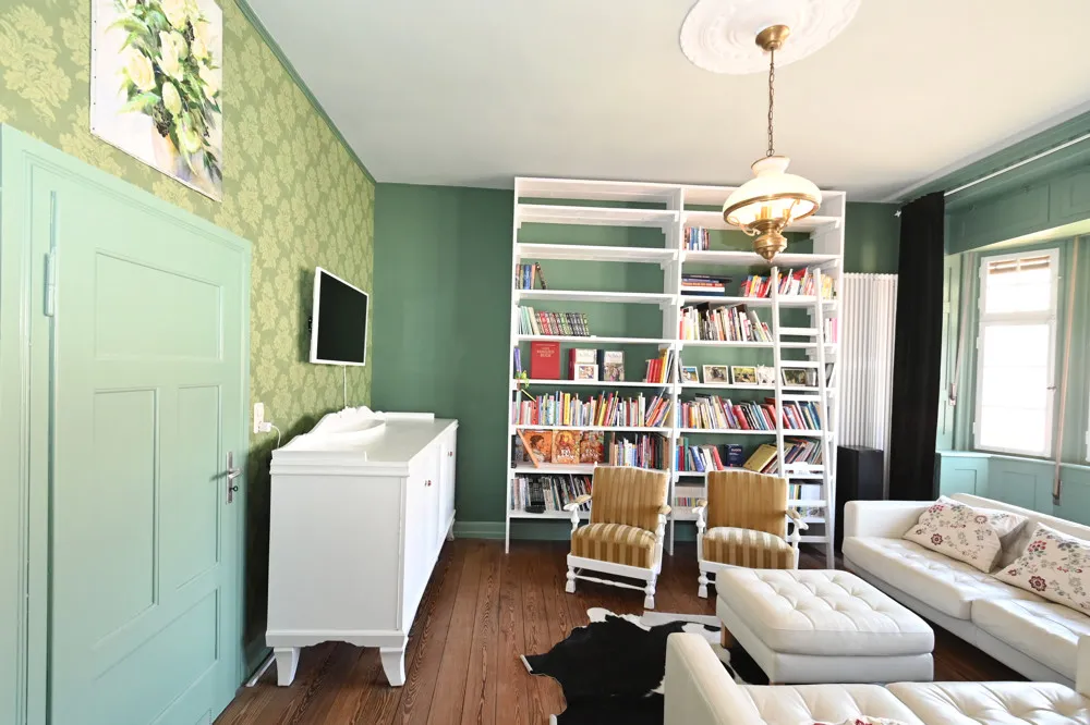 Renovated Art Nouveau villa with various usage options!