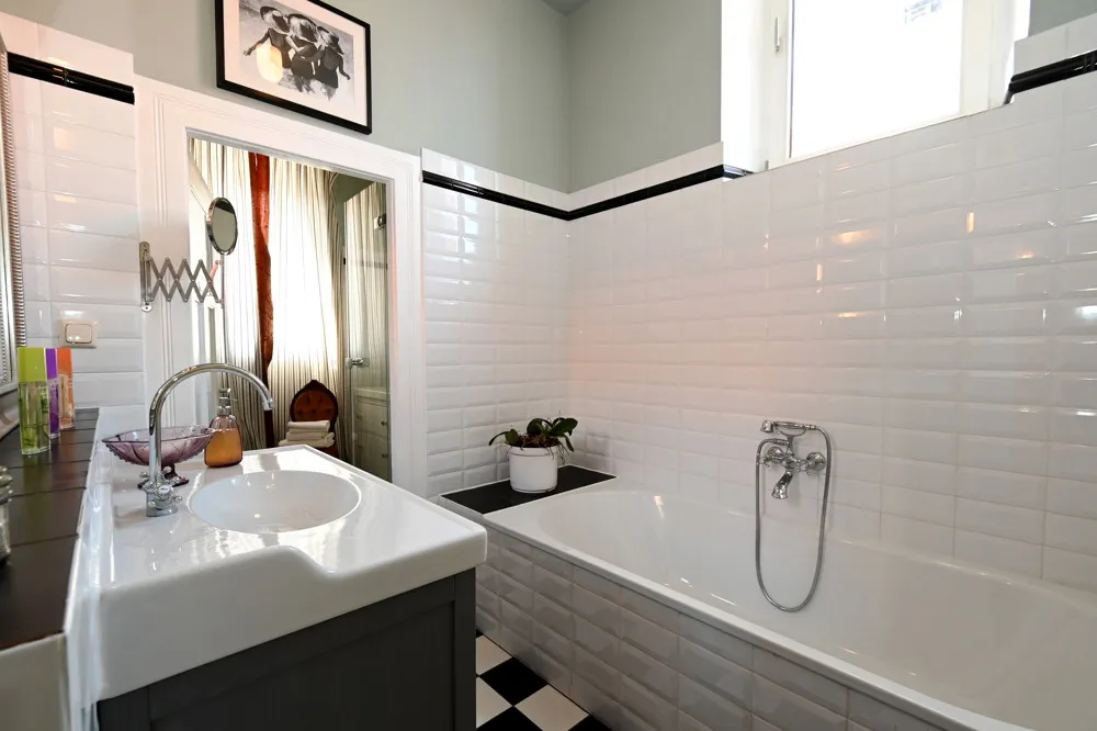 Renovated Art Nouveau villa with various usage options!