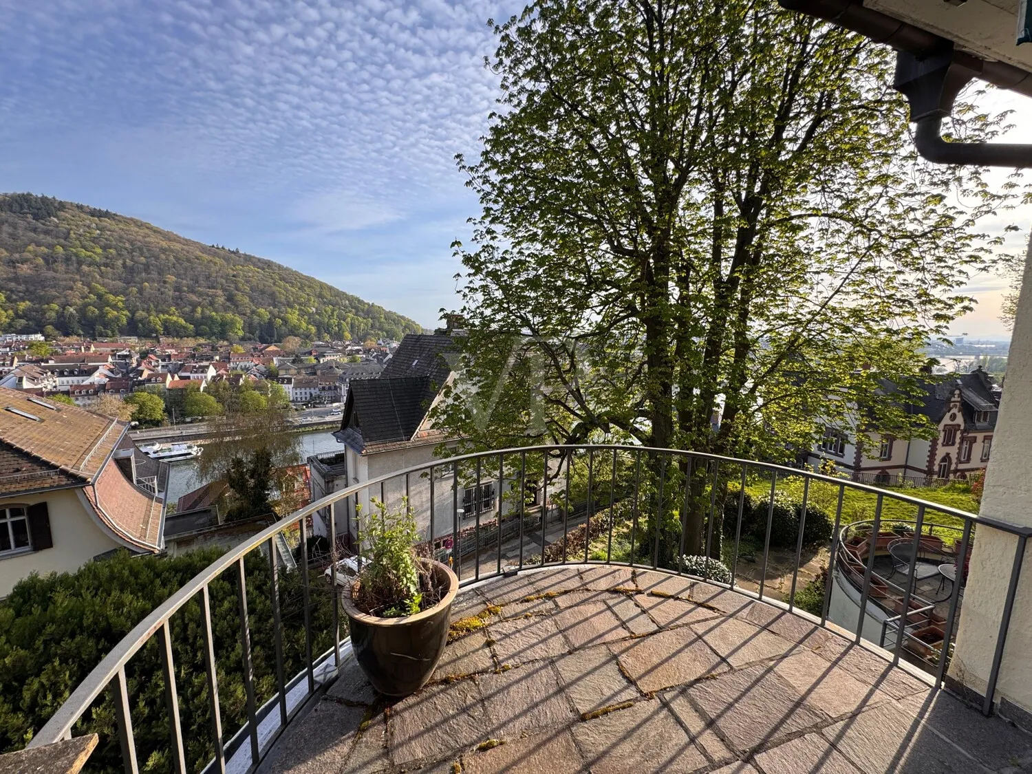Exklusives Wohnen in Bestlage von Heidelberg – Neuenheim
mit Schloss- und Neckarblick