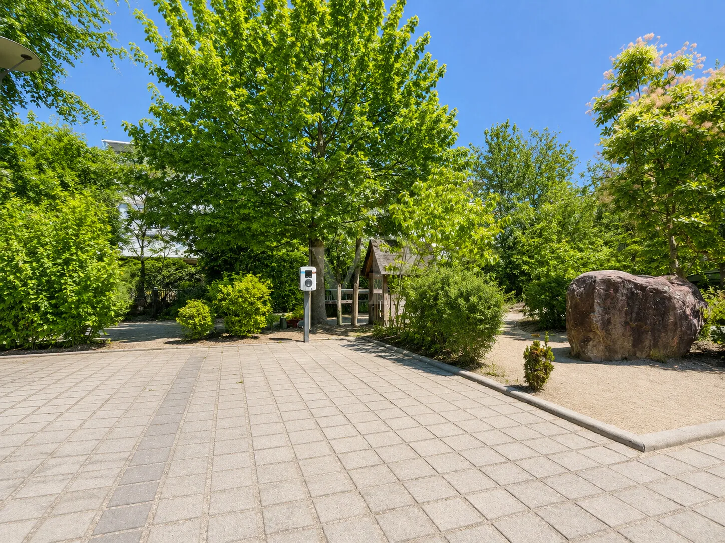 PKW- Stellplatz mit Wallbox