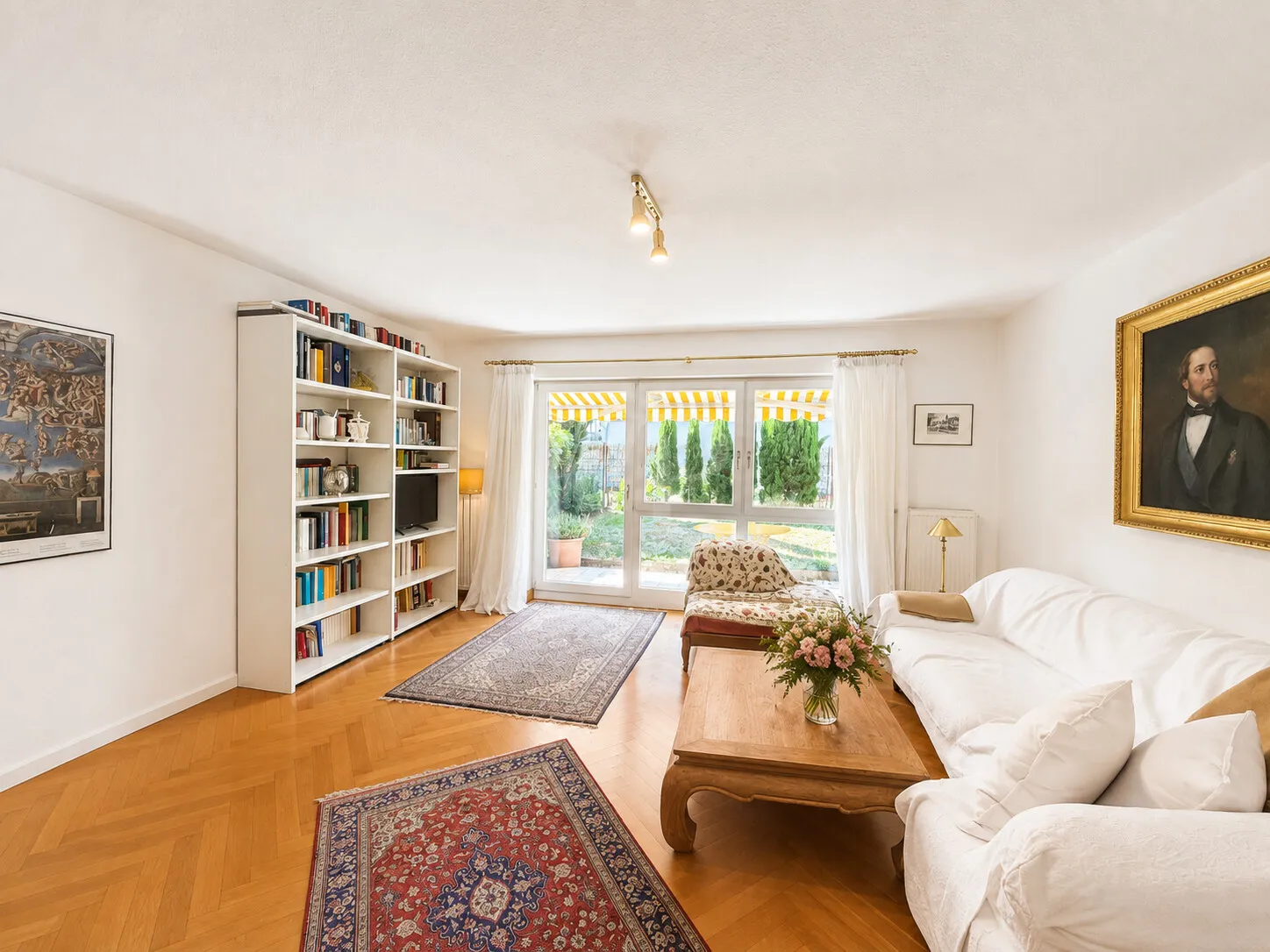 Lichtdurchflutetes Reihenmittelhaus mit Gartenidylle und stilvollem Wohnambiente
