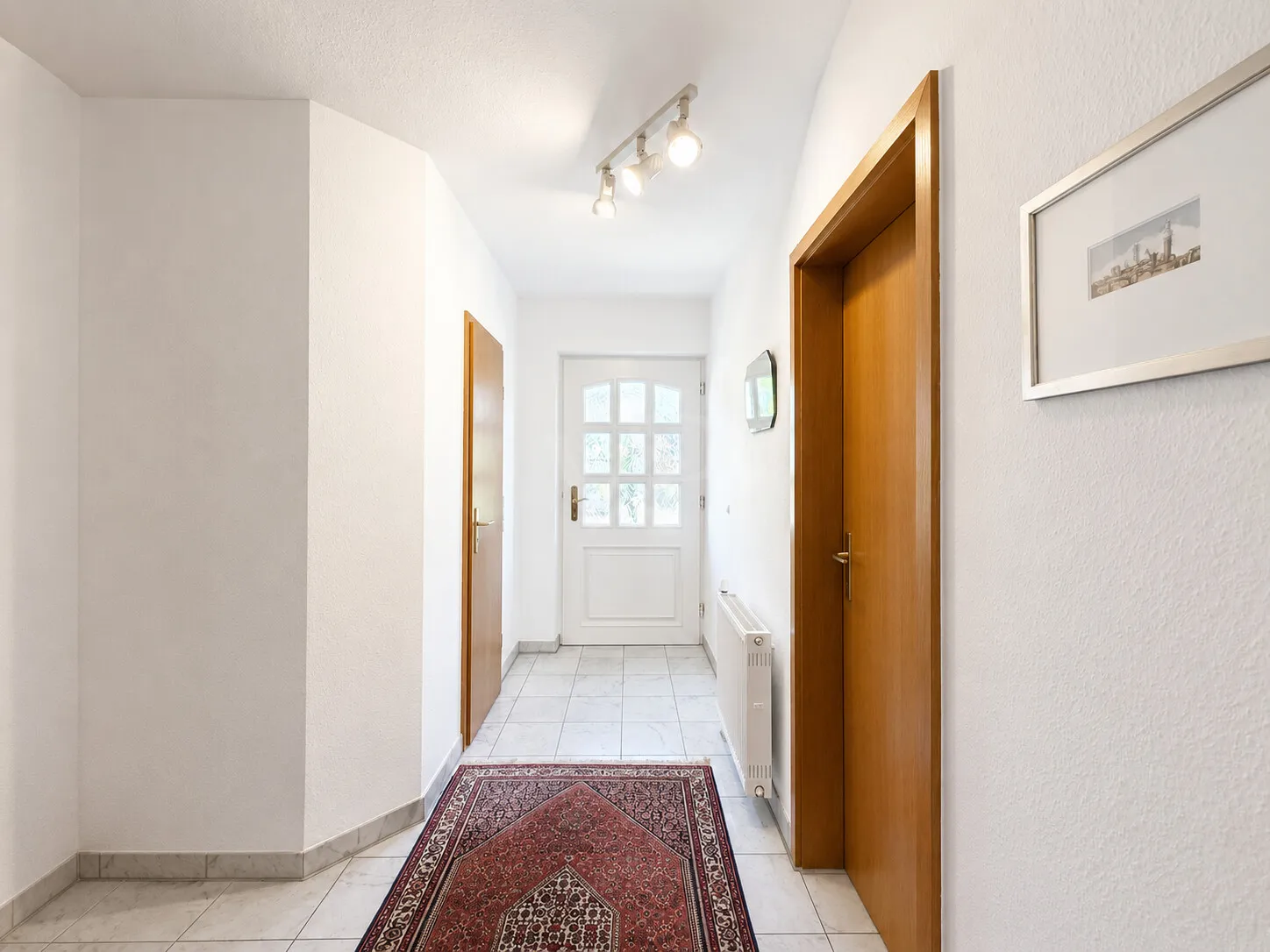 Lichtdurchflutetes Reihenmittelhaus mit Gartenidylle und stilvollem Wohnambiente