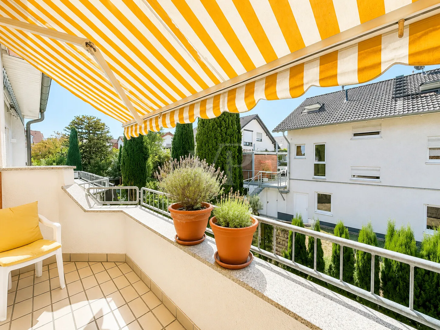 Lichtdurchflutetes Reihenmittelhaus mit Gartenidylle und stilvollem Wohnambiente