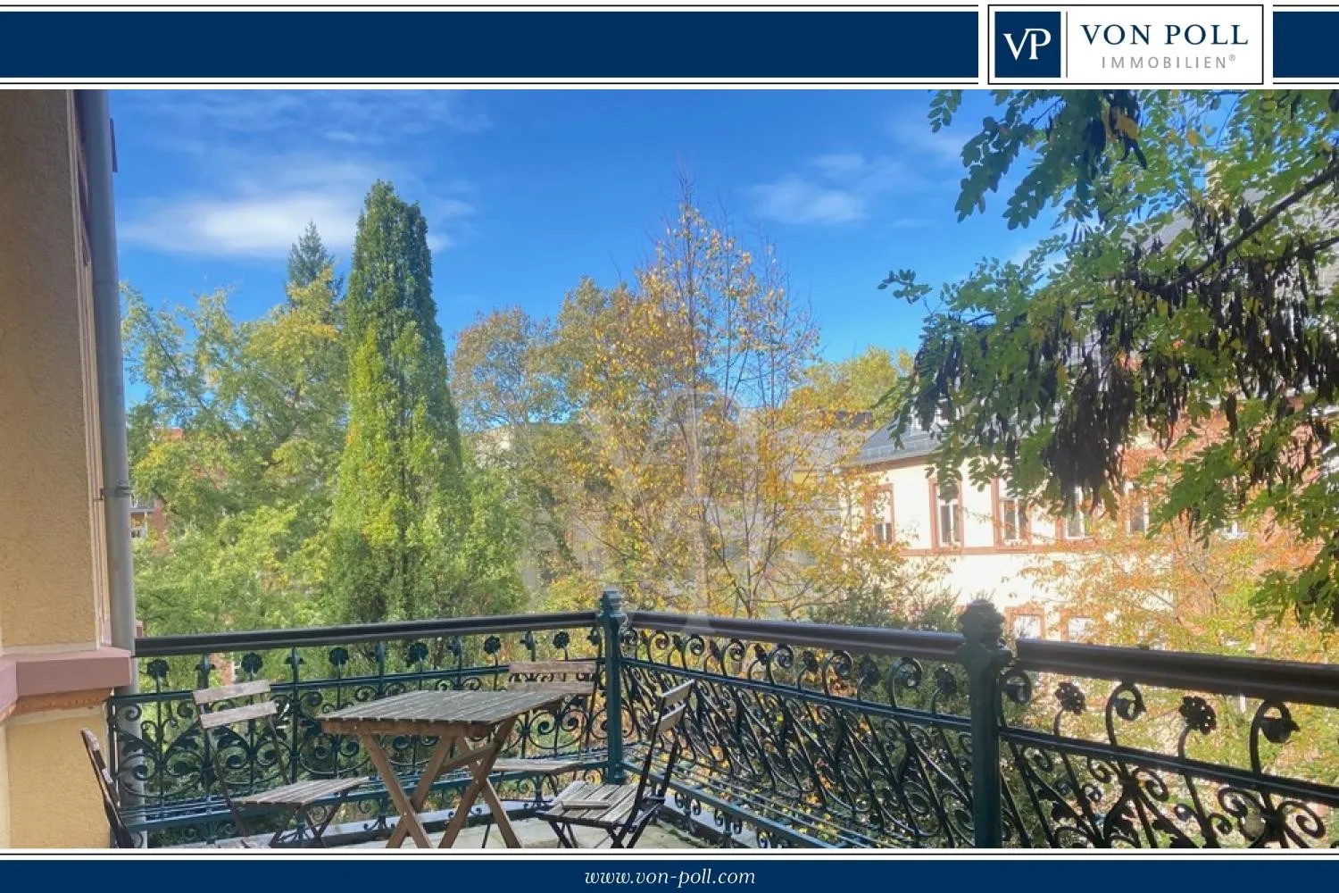Available immediately: Rare villa for enthusiasts in a prime location in Heidelberg's Weststadt district, with access to a beautiful communal garden.