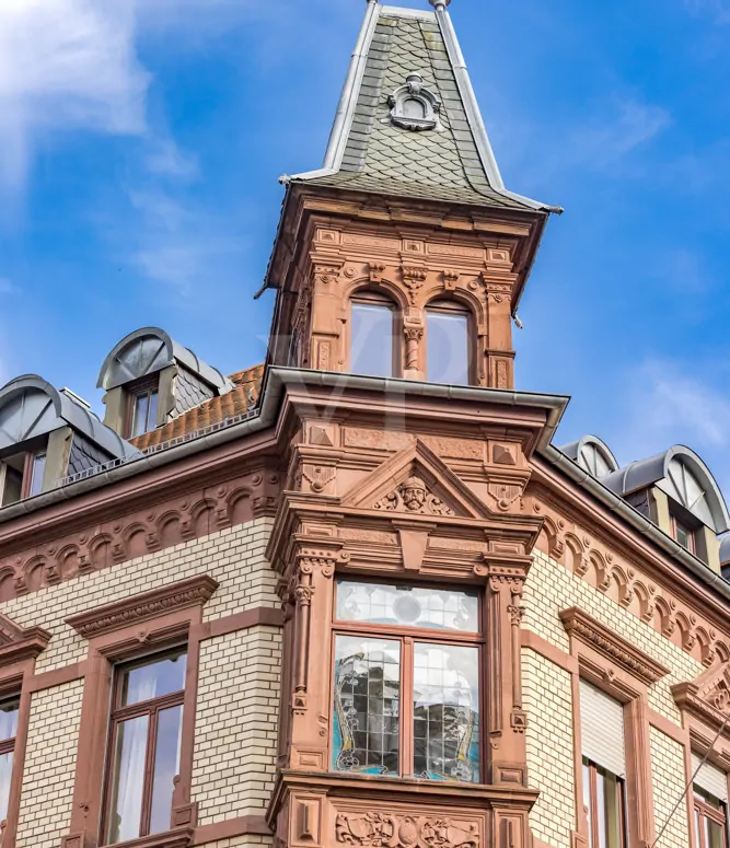 Wohnen im Charme vergangener Zeiten: Kernsanierte Denkmalwohnung mit Schlossblick