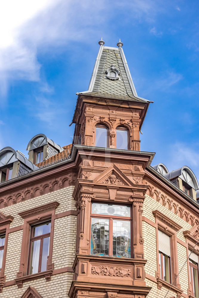 Wohnen im Charme vergangener Zeiten: Kernsanierte Denkmalwohnung mit Schlossblick