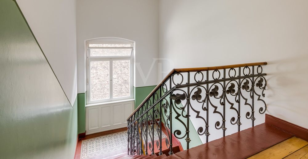 Wohnen im Charme vergangener Zeiten: Kernsanierte Denkmalwohnung mit Schlossblick