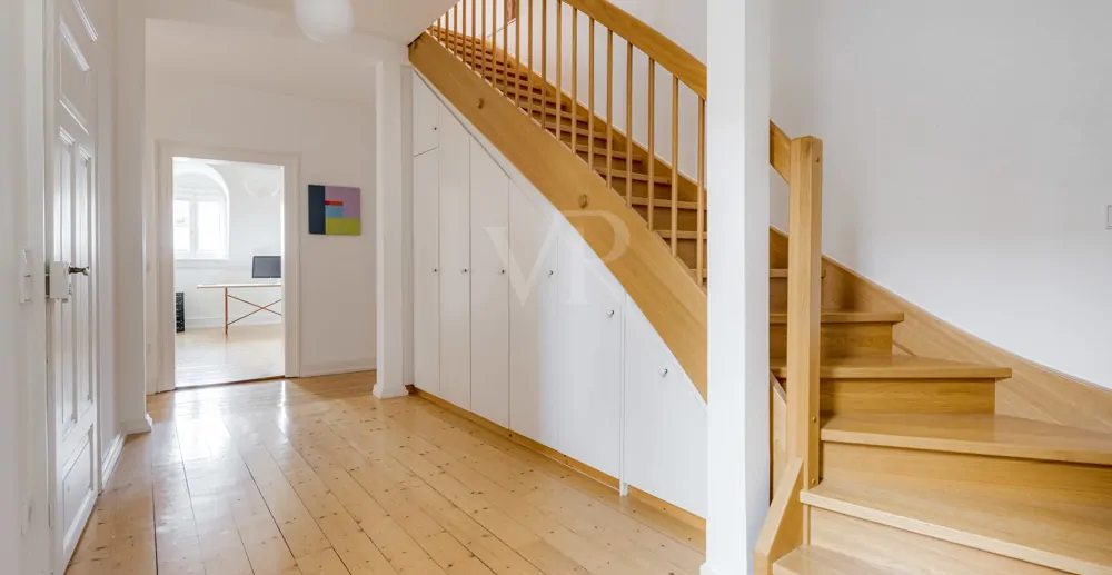 Wohnen im Charme vergangener Zeiten: Kernsanierte Denkmalwohnung mit Schlossblick