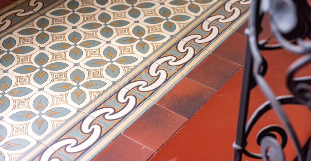 Wohnen im Charme vergangener Zeiten: Kernsanierte Denkmalwohnung mit Schlossblick