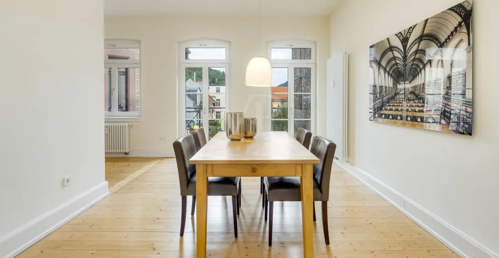 Wohnen im Charme vergangener Zeiten: Kernsanierte Denkmalwohnung mit Schlossblick