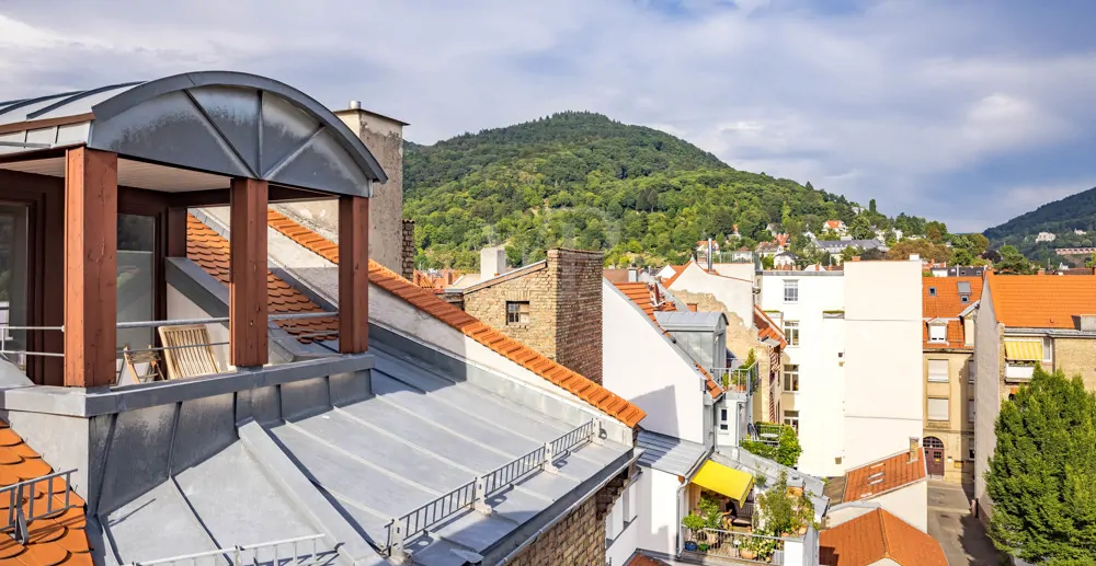 Wohnen im Charme vergangener Zeiten: Kernsanierte Denkmalwohnung mit Schlossblick