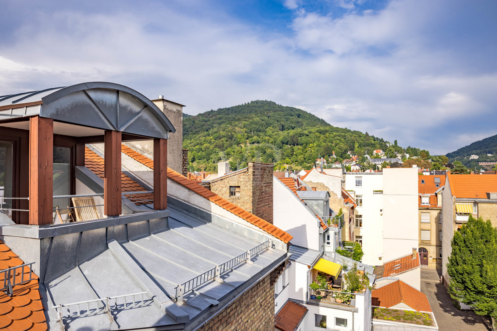 Wohnen im Charme vergangener Zeiten: Kernsanierte Denkmalwohnung mit Schlossblick