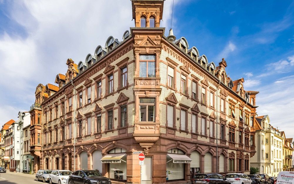 Wohnen im Charme vergangener Zeiten: Kernsanierte Denkmalwohnung mit Schlossblick