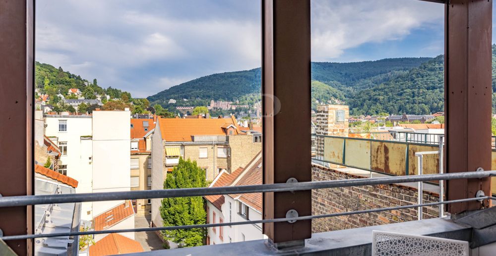 Wohnen im Charme vergangener Zeiten: Kernsanierte Denkmalwohnung mit Schlossblick