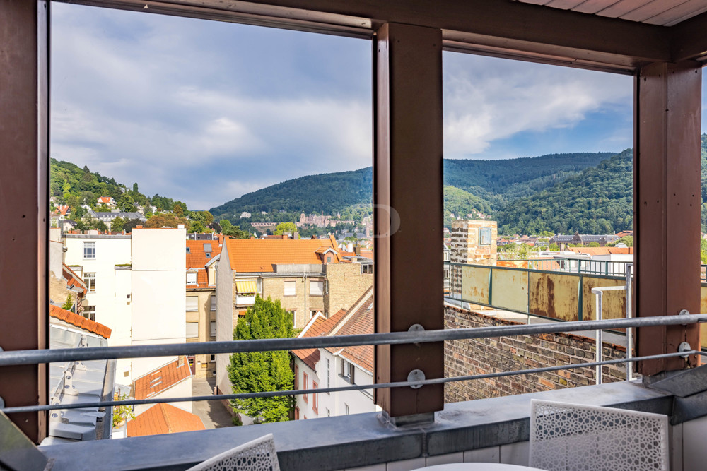 Wohnen im Charme vergangener Zeiten: Kernsanierte Denkmalwohnung mit Schlossblick