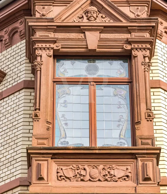 Wohnen im Charme vergangener Zeiten: Kernsanierte Denkmalwohnung mit Schlossblick