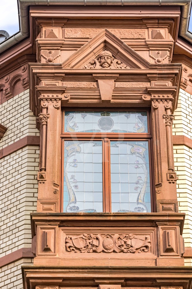 Wohnen im Charme vergangener Zeiten: Kernsanierte Denkmalwohnung mit Schlossblick