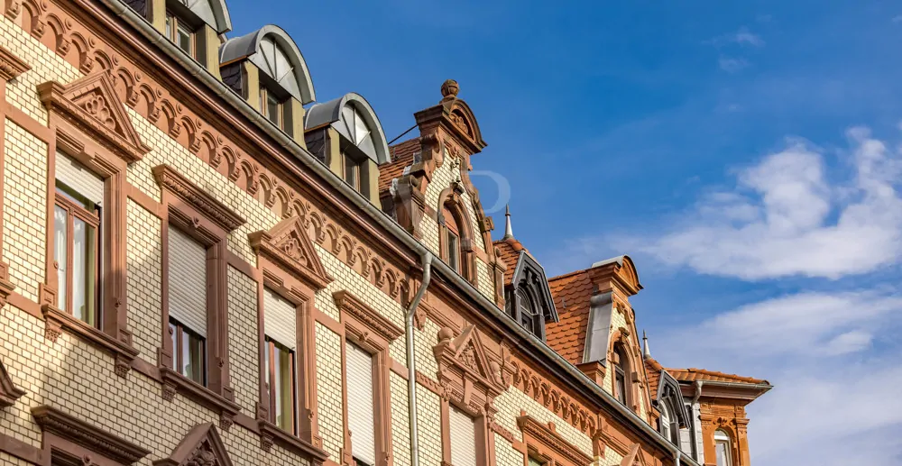 Wohnen im Charme vergangener Zeiten: Kernsanierte Denkmalwohnung mit Schlossblick