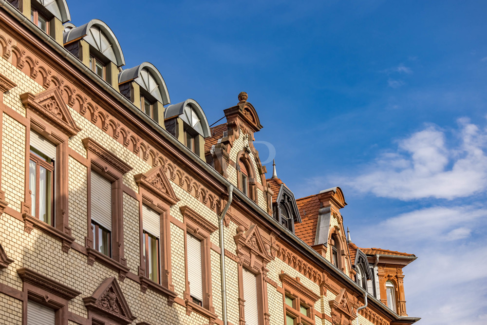 Wohnen im Charme vergangener Zeiten: Kernsanierte Denkmalwohnung mit Schlossblick