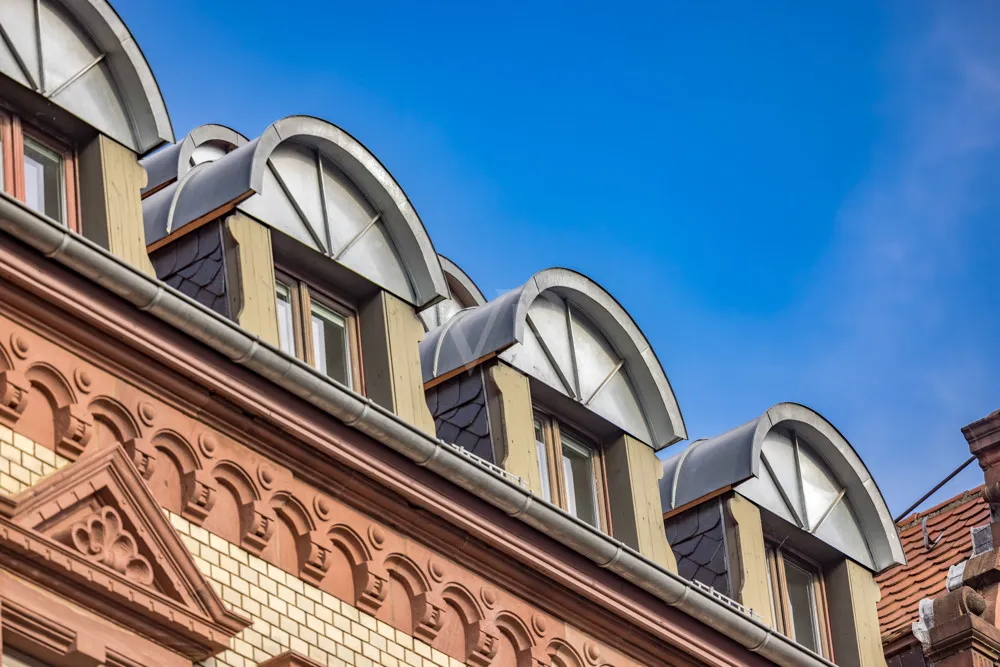 Wohnen im Charme vergangener Zeiten: Kernsanierte Denkmalwohnung mit Schlossblick