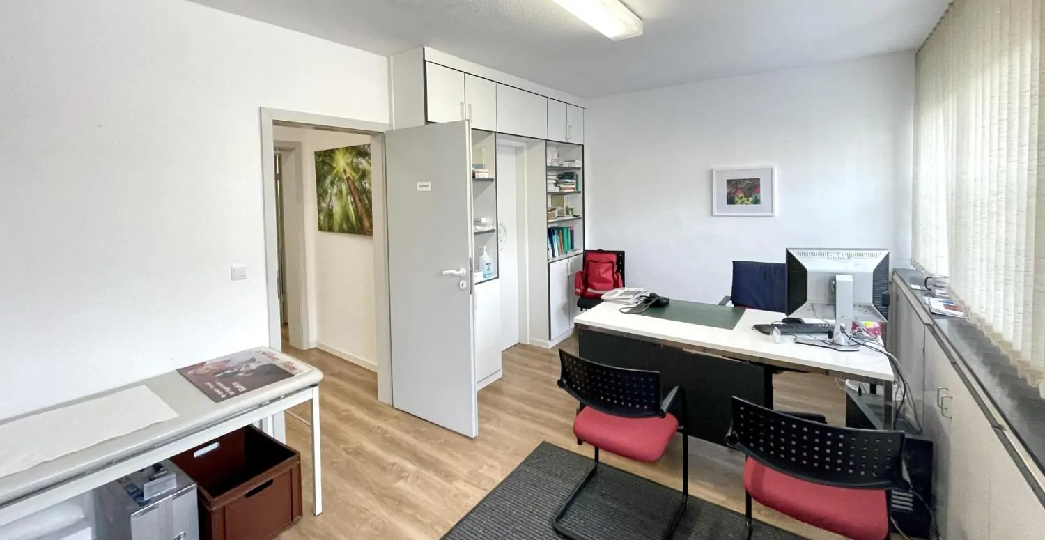Schöne Praxisräume in bester Lage evtl. als Wohnraum möglich