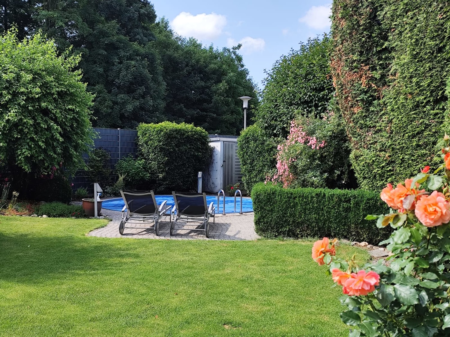 Exklusive Villa mit umfassender Ausstattung und maximaler Privatsphäre.