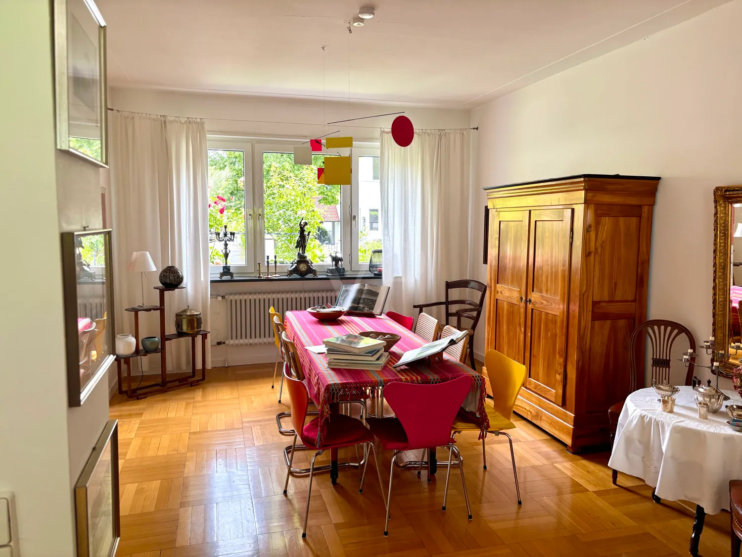 Charming town villa in a sought-after, quiet location