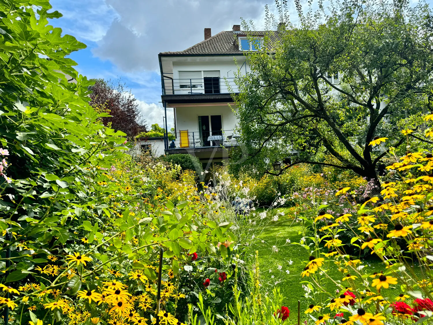 Charming town villa in a sought-after, quiet location