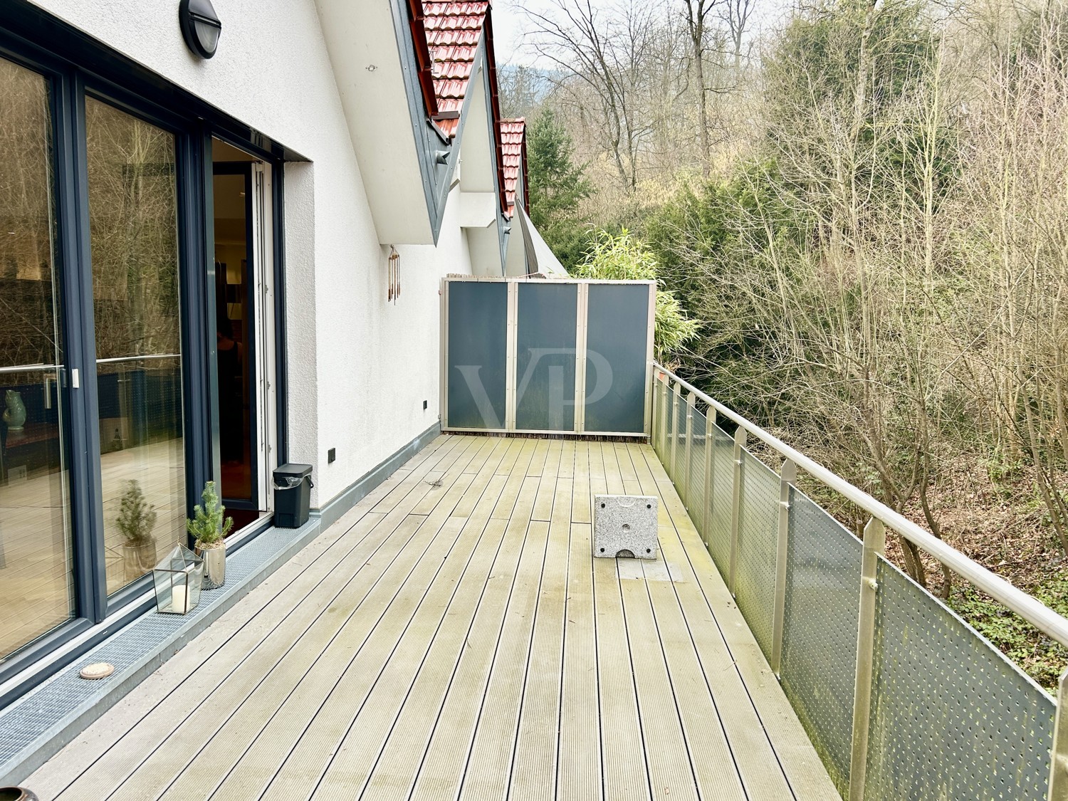 Moderne KFW55-Wohnung mit Dachterrasse und Blick ins Grüne in Traumlage!