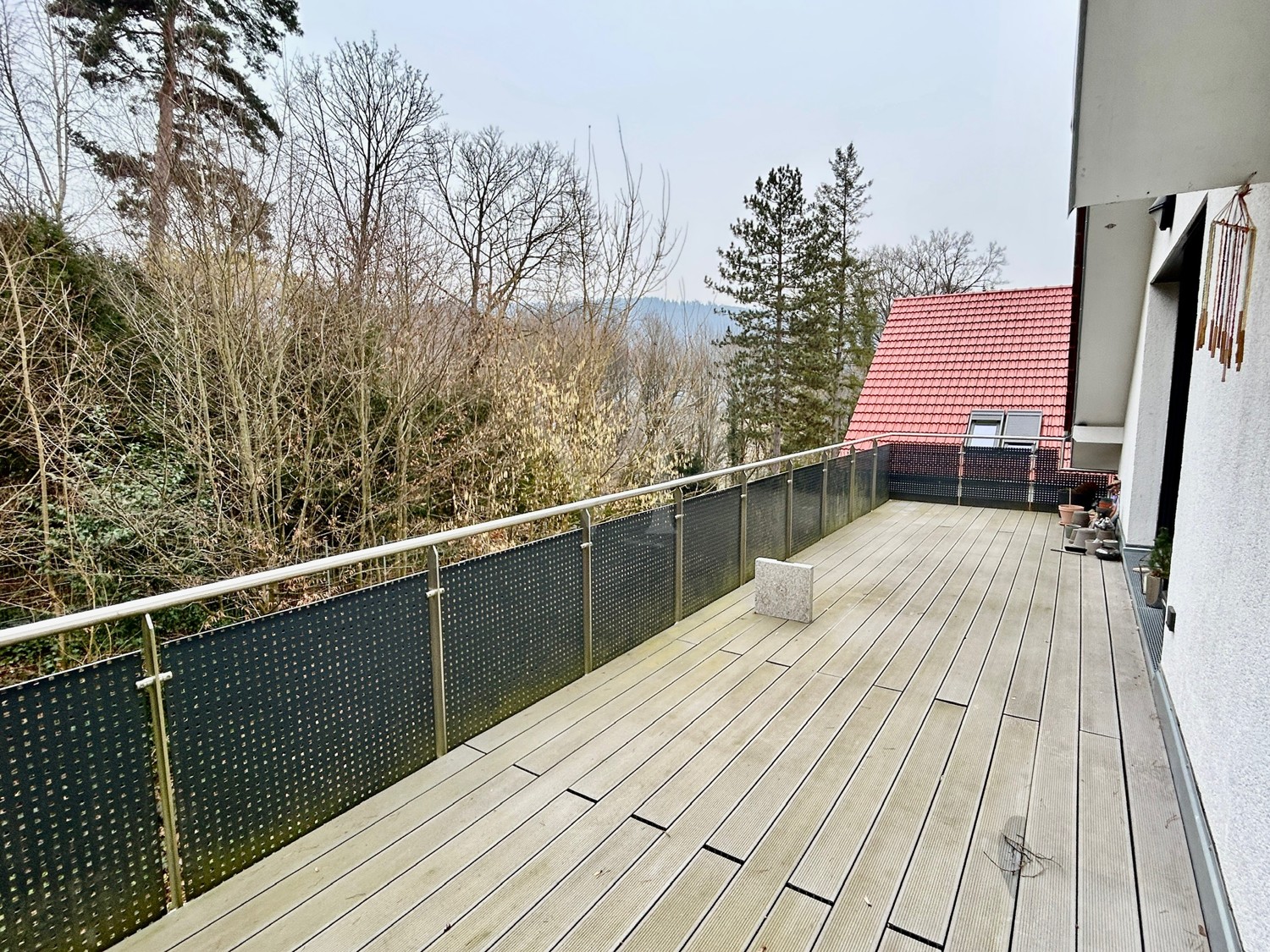 Moderne KFW55-Wohnung mit Dachterrasse und Blick ins Grüne in Traumlage!