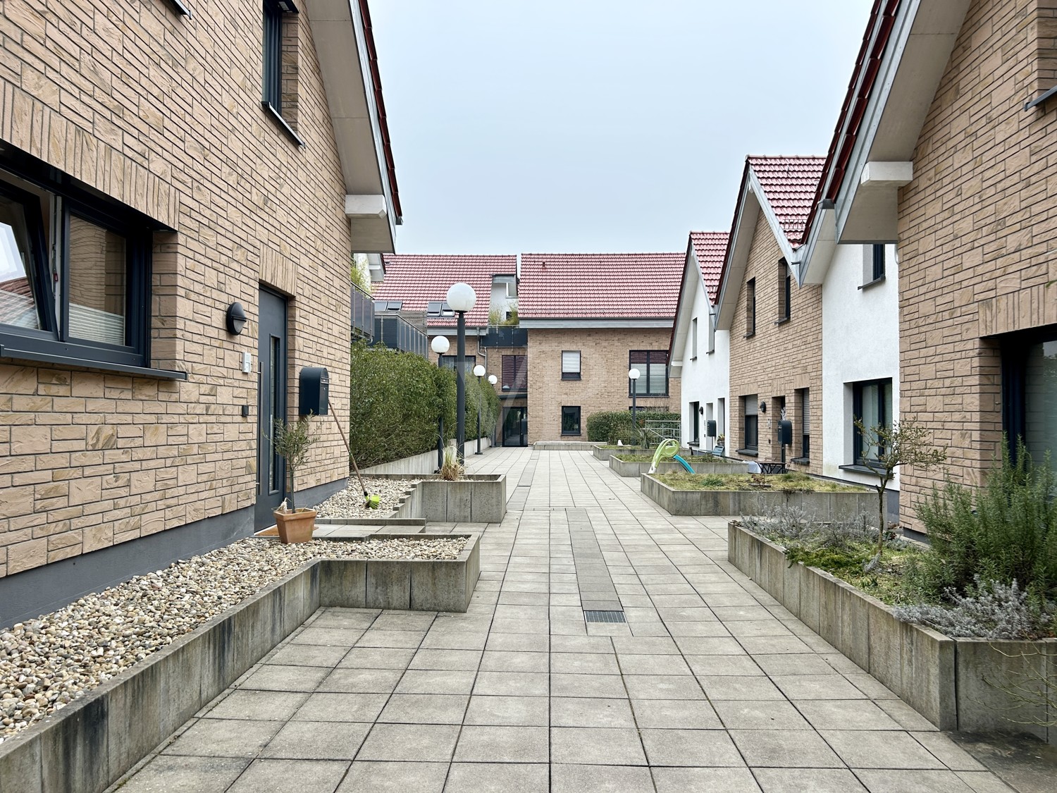 Moderne KFW55-Wohnung mit Dachterrasse und Blick ins Grüne in Traumlage!