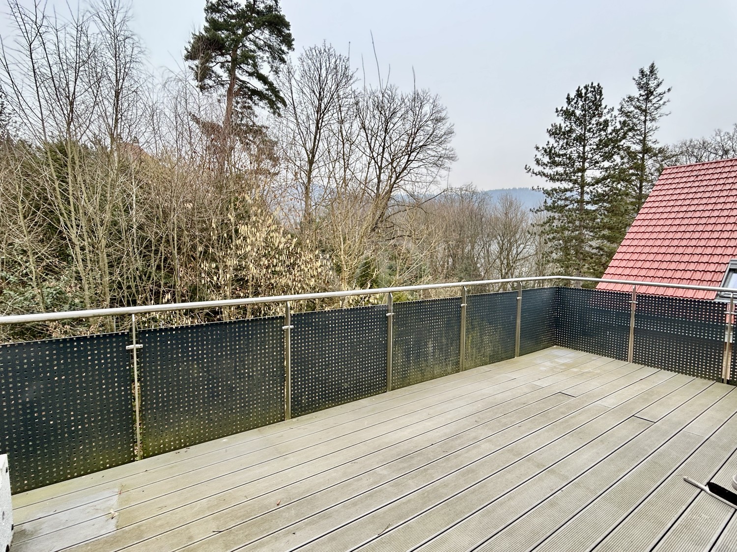 Moderne KFW55-Wohnung mit Dachterrasse und Blick ins Grüne in Traumlage!