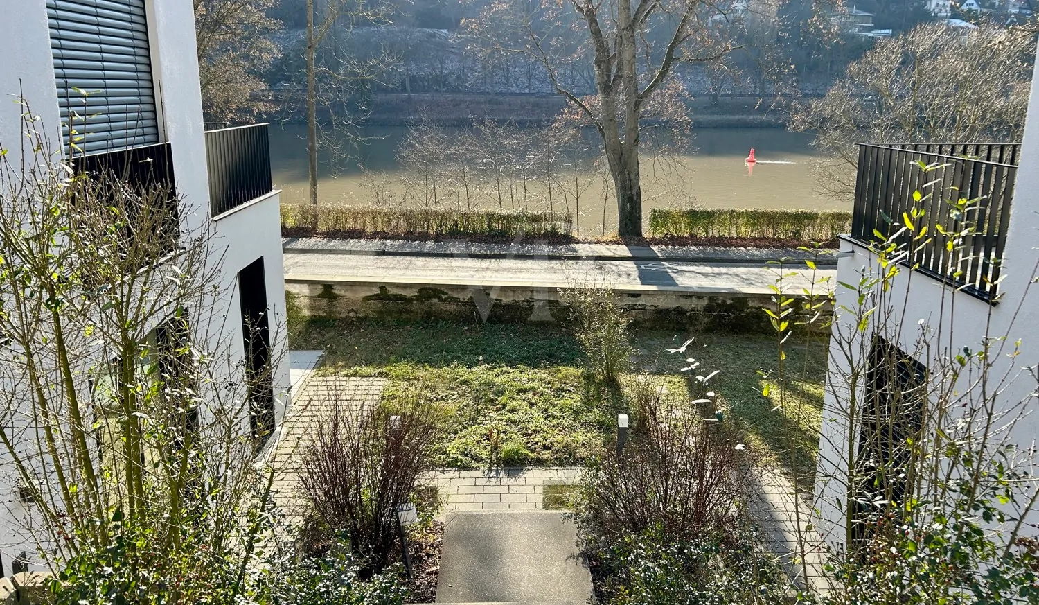 „Neubau von 2019: Stilvolle 3-Zimmer-Wohnung mit Gartennutzung“