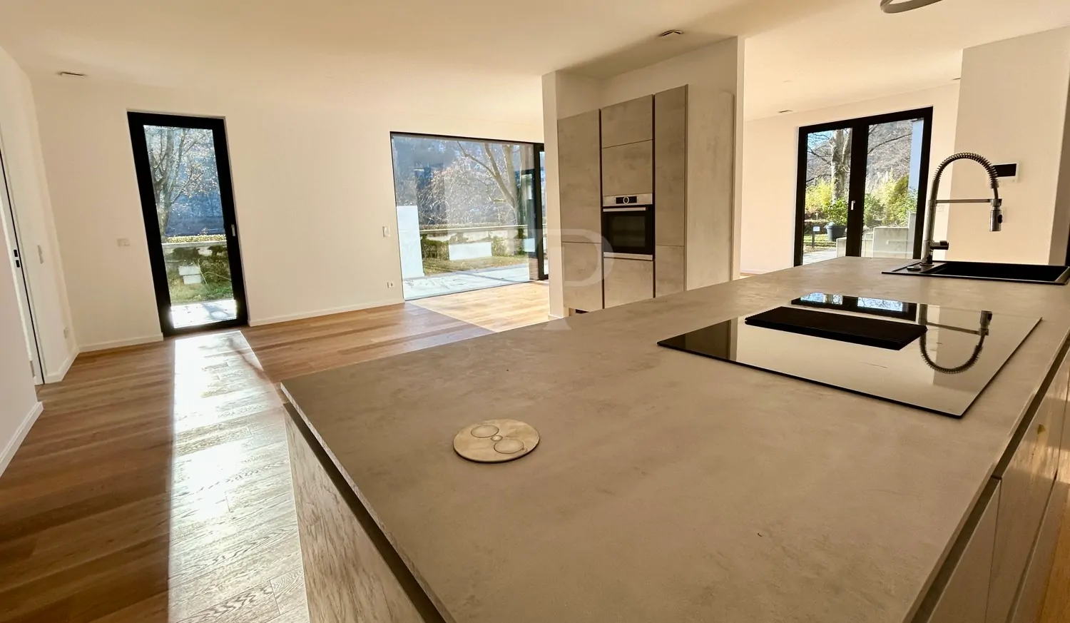 „Neubau von 2019: Stilvolle 3-Zimmer-Wohnung mit Gartennutzung“