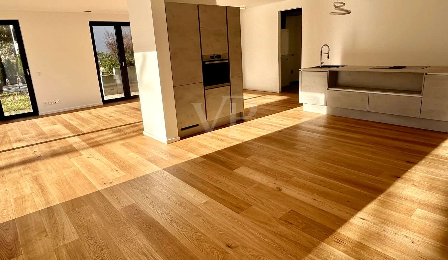 „Neubau von 2019: Stilvolle 3-Zimmer-Wohnung mit Gartennutzung“