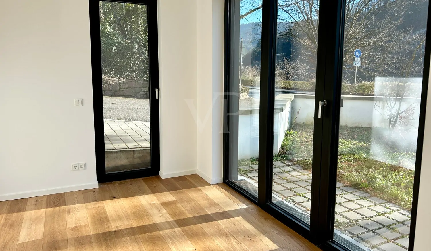 „Neubau von 2019: Stilvolle 3-Zimmer-Wohnung mit Gartennutzung“