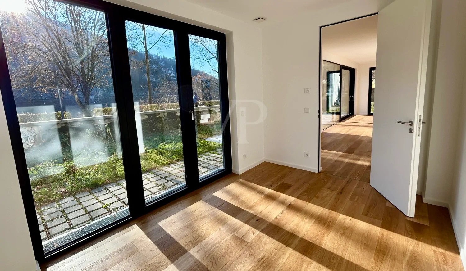 „Neubau von 2019: Stilvolle 3-Zimmer-Wohnung mit Gartennutzung“