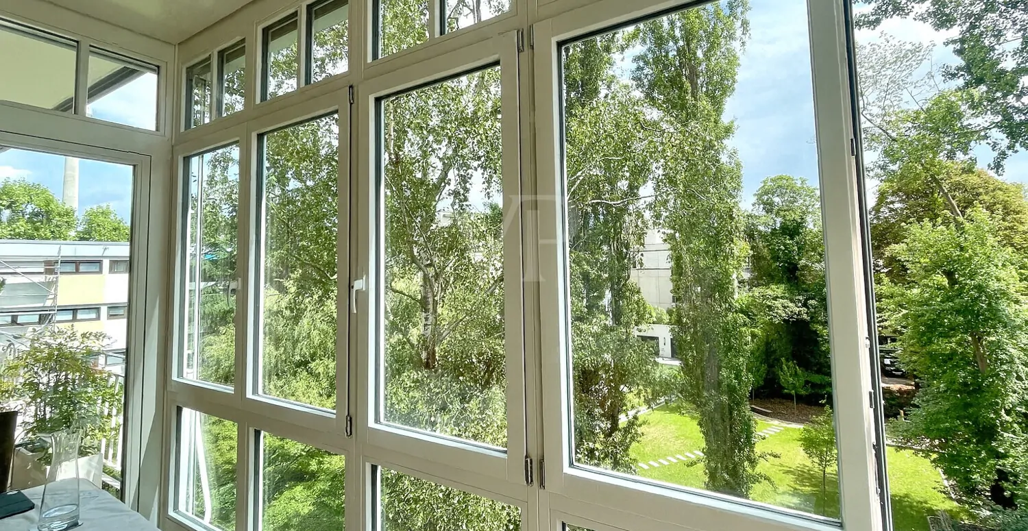 Exklusive Etagenwohnung mit Balkon und Wintergarten in bester Oststadtlage