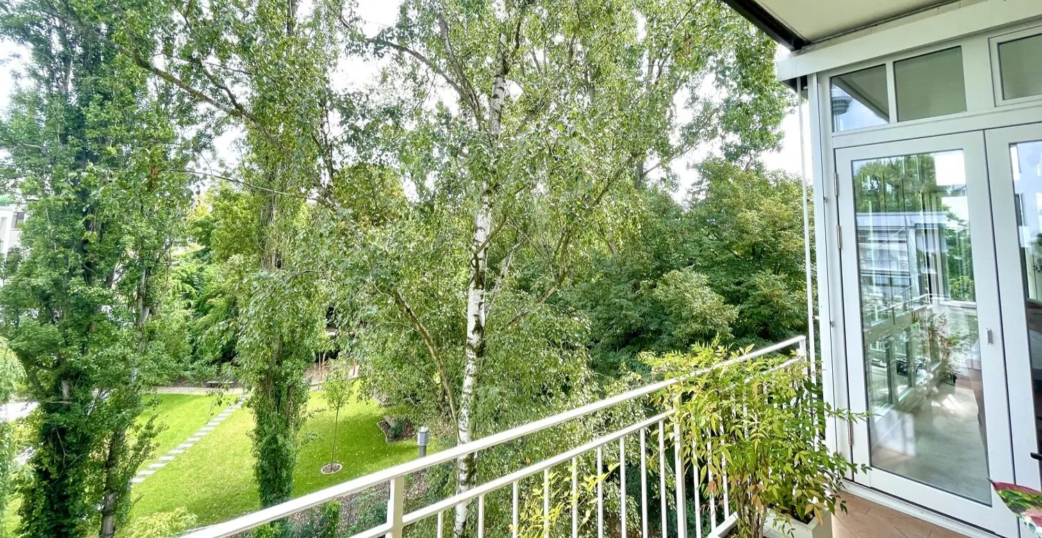 Lujoso apartamento en primera planta con balcón en las inmediaciones de Luisenpark.