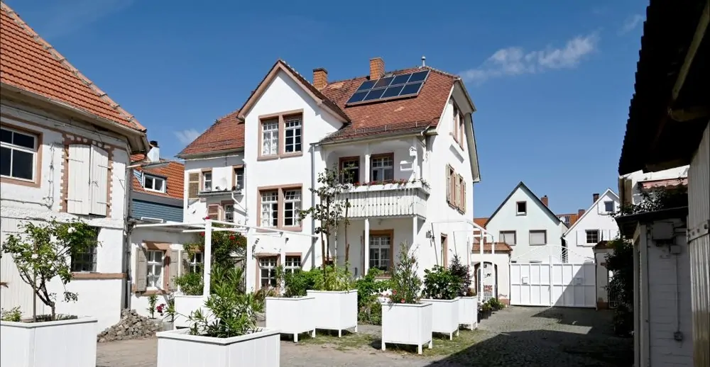 Sanierte Jugendstilvilla mit unterschiedlichen Nutzungsmöglichkeiten!