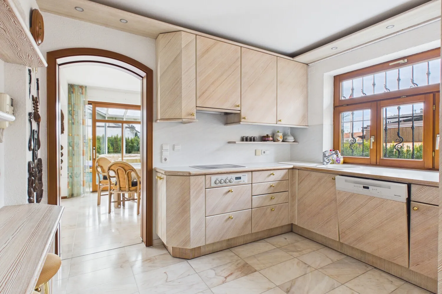 Komfortabler Bungalow mit viel Platz und ca. 82 m² Nutzfläche im ausgebauten Souterrain