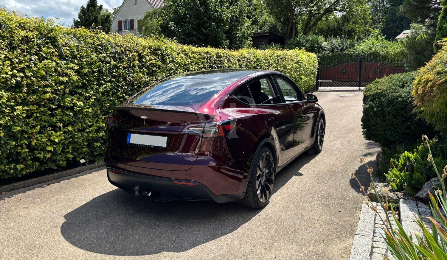Besonderes Wohnjuwel in Hanglage mit traumhaftem Ausblick inkl. Elektroauto