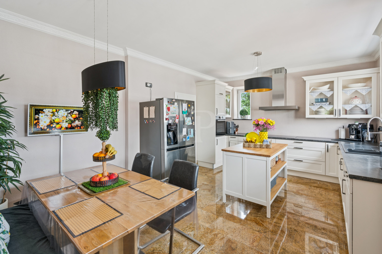Renditeobjekt mit Gastronomie, moderner Wohnung und Vermietungsmöglichkeiten