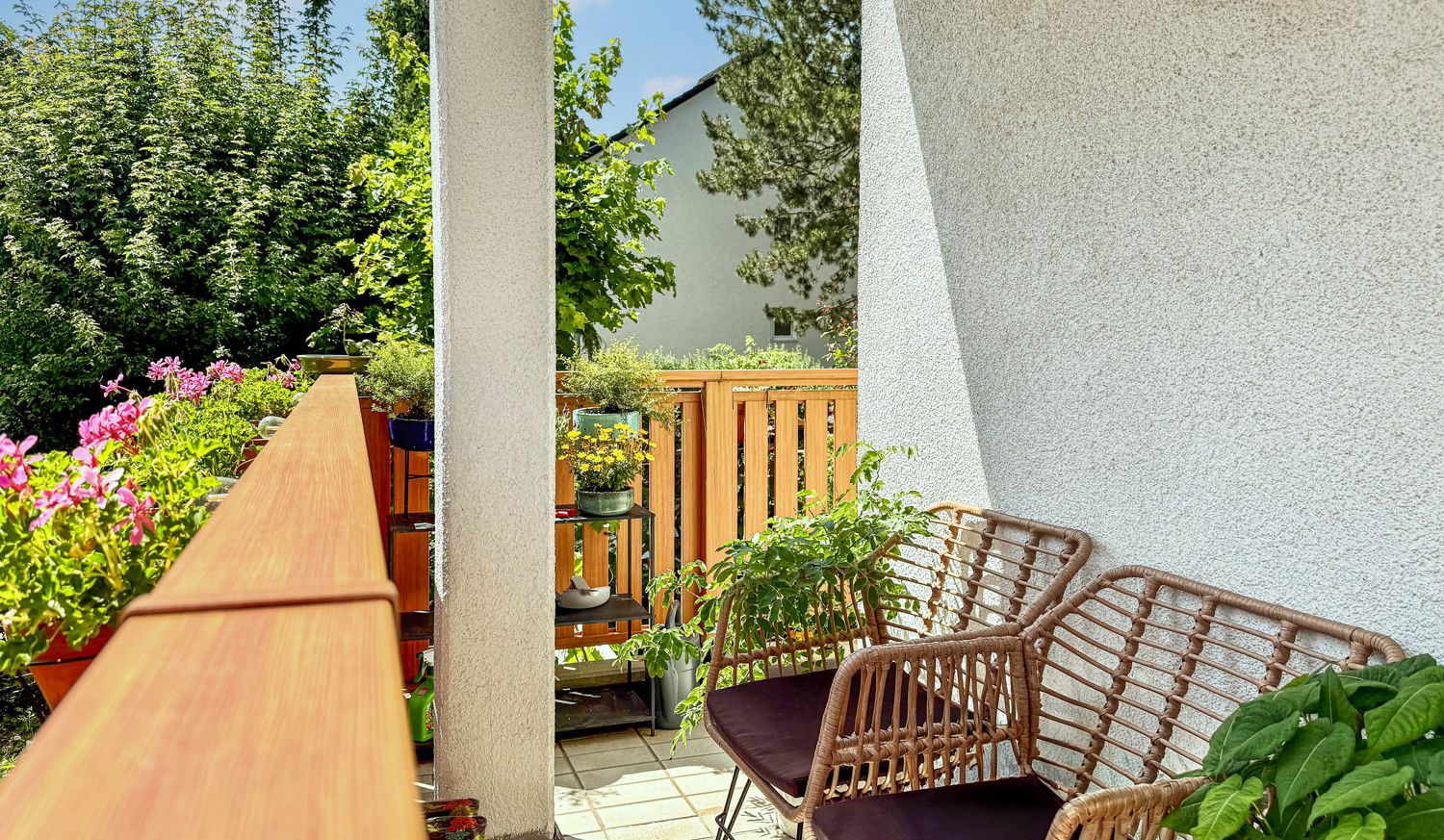 Helle 2-Zimmerwohnung mit Balkon und Garten