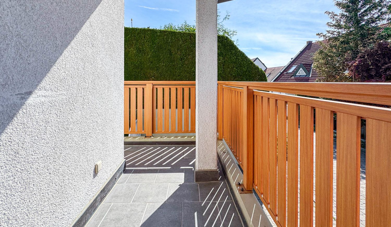 Wohnung mit Balkon, Garten und Garage