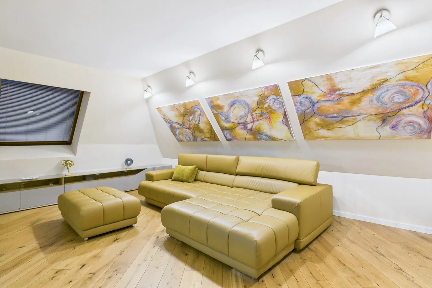 Elegantes & modernes Wohnen mit zwei Bädern