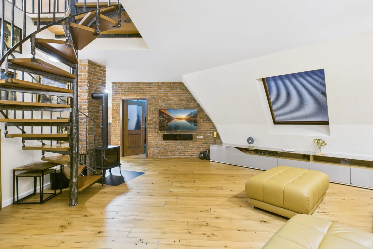 Elegantes & modernes Wohnen mit zwei Bädern