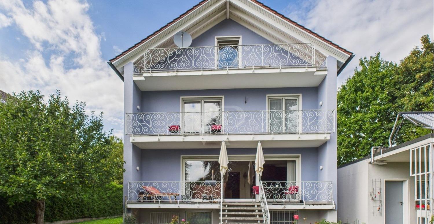 Einzigartiges Einfamilienhaus mit Blick auf die Felder