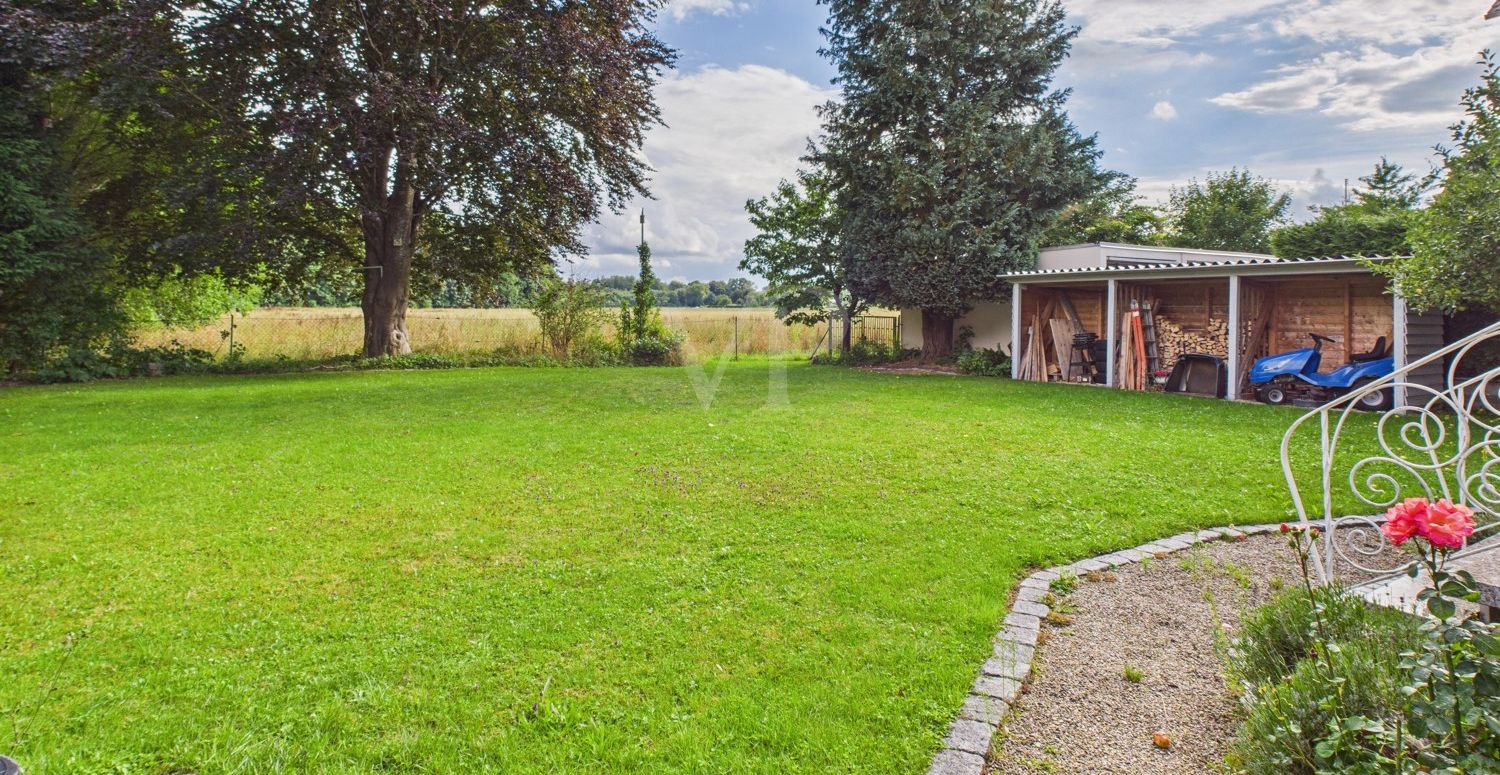 Einzigartiges Einfamilienhaus mit Blick auf die Felder