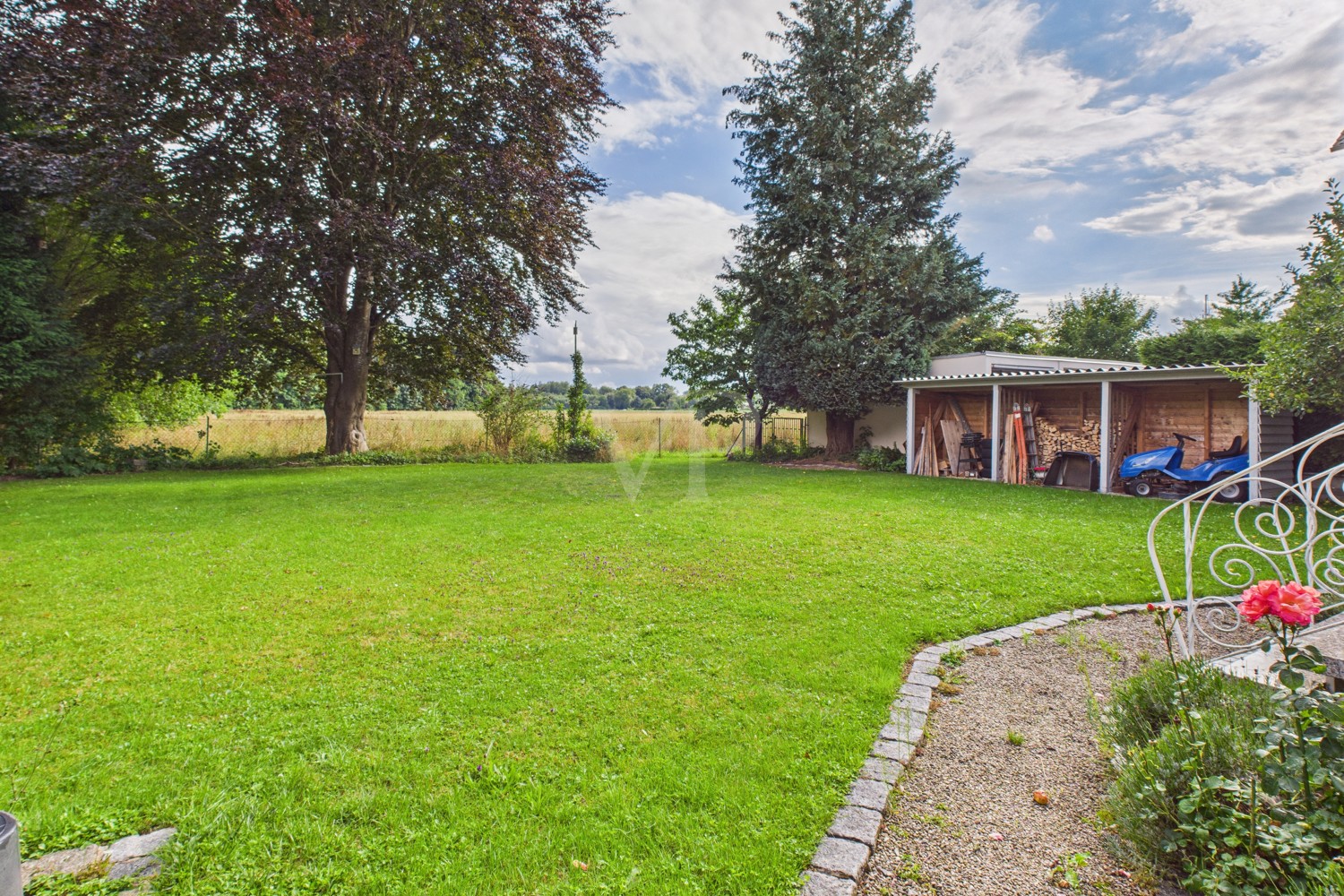 Einzigartiges Einfamilienhaus mit Blick auf die Felder